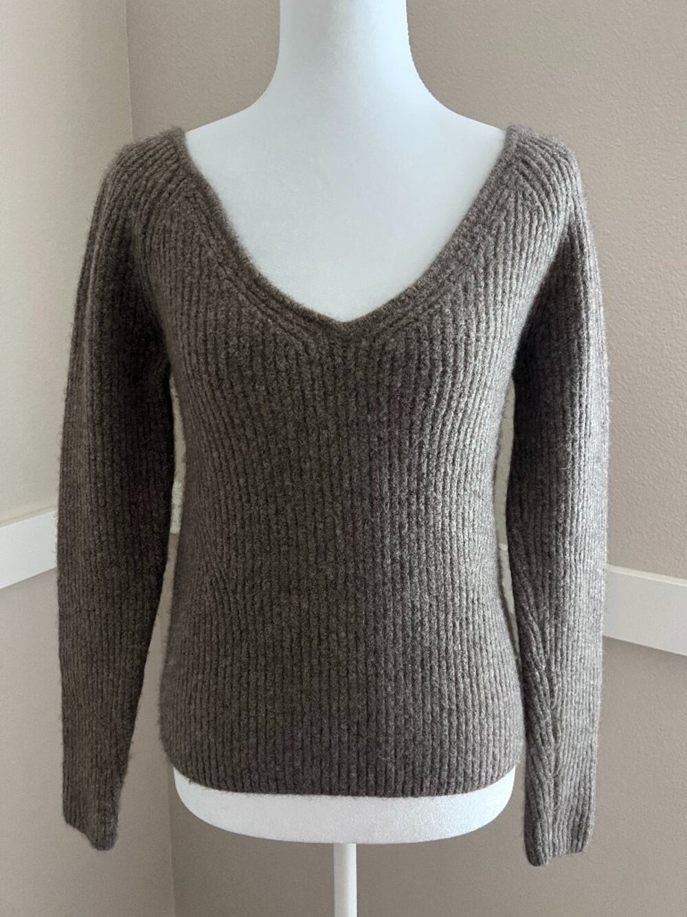 Banana Republic Taupe Ribbed Wide V-Neck Wool Blend Sweater - Size Med